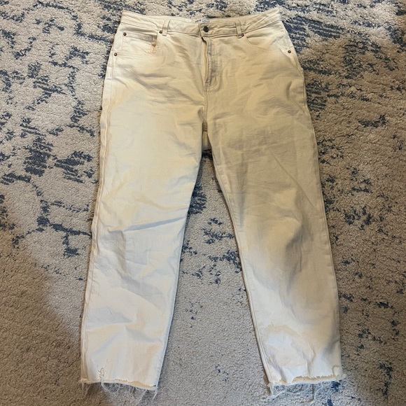 White pants - Picture 1 of 3